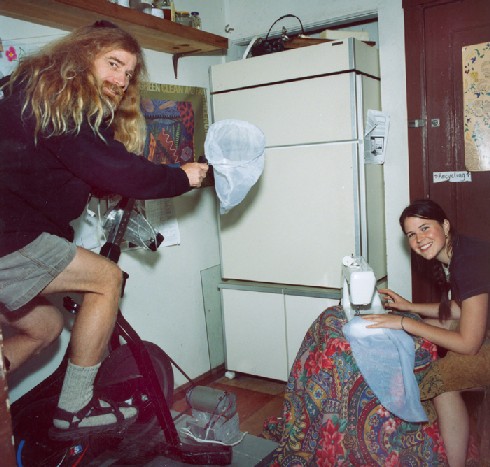 �ߥ����ư����