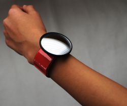 CyFy WristView Mirror - A Wearable Wrist Mirror for Biking