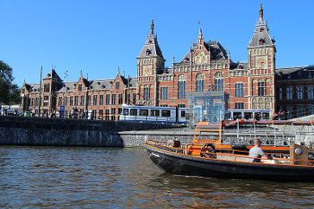 Amsterdam_Central_station.Photo by 	Suicasmo,licensed under the Creative Commons Attribution ShareAlike 3.0 Unported.