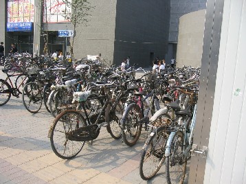 雑然としているが台数はさほど