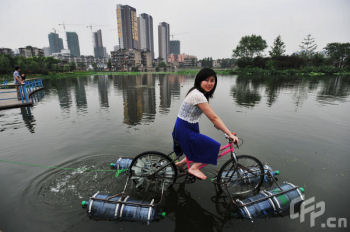 Amphibious bicycle in Wuhan