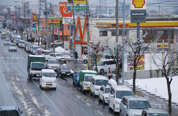 ガソリン求め長蛇の列