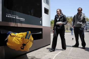 Giant Tourism Vending Machine, www.psfk.com