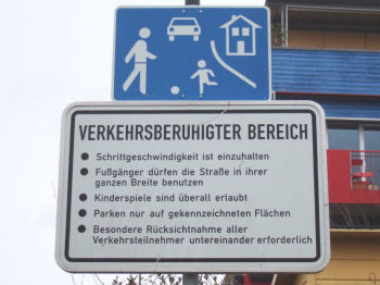 Vauban���ä�ɸ��������ޤ���ԼԤ�Ʊ��®�٤ǡ���ԼԤ�ƻϩ�Τɤ����⤤�Ƥ�ġ������ǻҶ���ͷ��Ǥ褤������줿���ʳ���ָ��ء��̹Ԥϸߤ������դ��ơ��ʤɤȽ񤫤�Ƥ����¿ʬ�ˡ�Photo by FrancoisFC,under the GNU Free License.