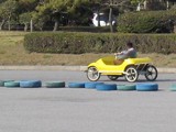 こんなタクシーの助手席だったら乗りたくないが(笑)..