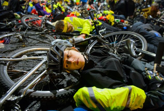 'Die-in'in London, www.dailymail.co.uk