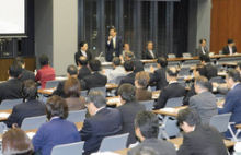 民主にも反対派