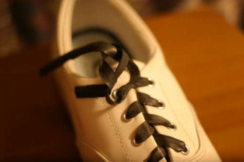 Go Slip-On with Bike Tube Shoelaces, craftzine.com