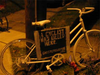 白い自転車がメモリアル