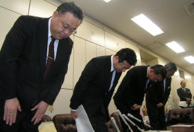公表遅れ