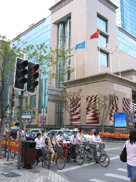 ��ž�֤ǹԤ��򤦿ͤ�¿��