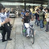 ハンドサイクルで故郷を目指す