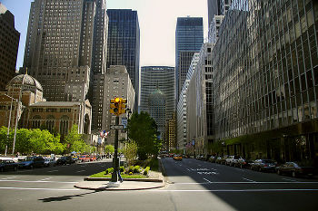 パークアベニュー, Photo by midweekpost,licensed under the Creative Commons Attribution ShareAlike 3.0 Unported.
