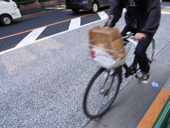 自転車は歩道で一方通行?