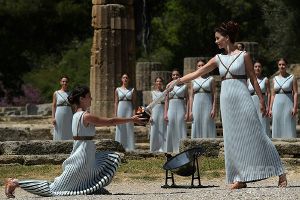古代オリンピア遺跡で採火式