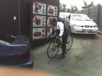 自転車の人のためのサービス サイクルロード 自転車への道