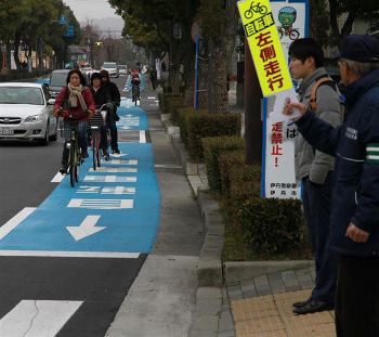 自転車専用レーン