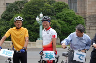 左が小杉隆議員