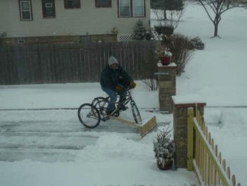 Bicycle snow plow, blog.makezine.com