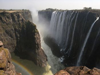 Victoria_Falls,Photo by Kounosu,under the GNU Free License.