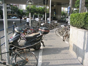 放置自転車が溢れている