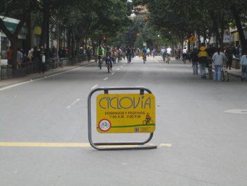 Ciclovia, Photo by MacAllenBrothers,licensed under the Creative Commons Attribution ShareAlike 3.0 Unported.