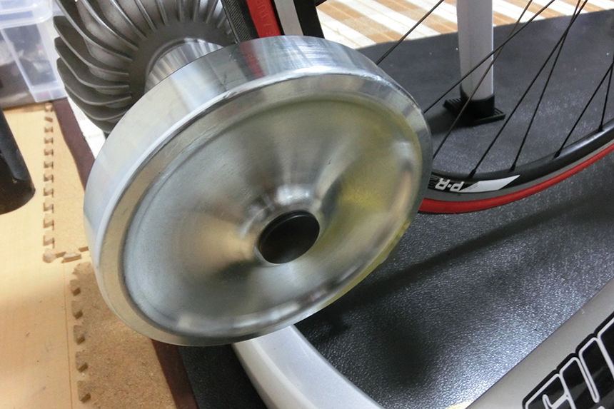 最強静粛性固定ローラー台「GIANT CYCLOTRON FLUID」 : アウター