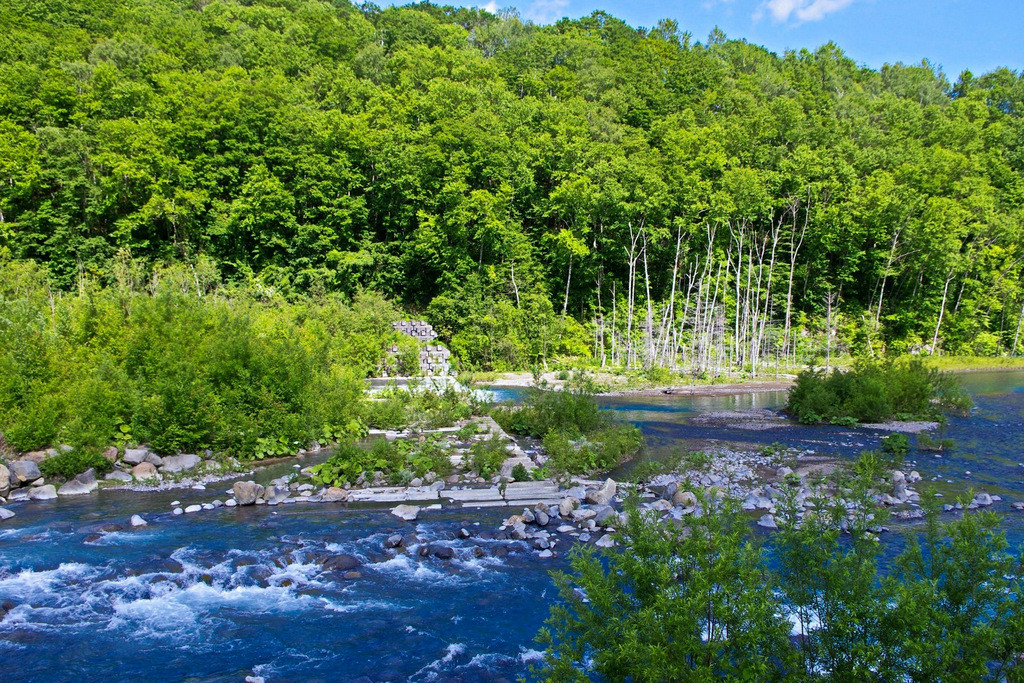自然の色とは思えない鮮やかな青い池 自転車百景