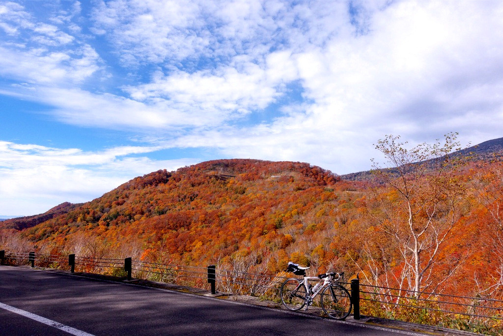 気分は高揚 景色も紅葉 磐梯吾妻スカイライン 自転車百景 気分は高揚 景色も紅葉 磐梯吾妻スカイライン 自転車百景