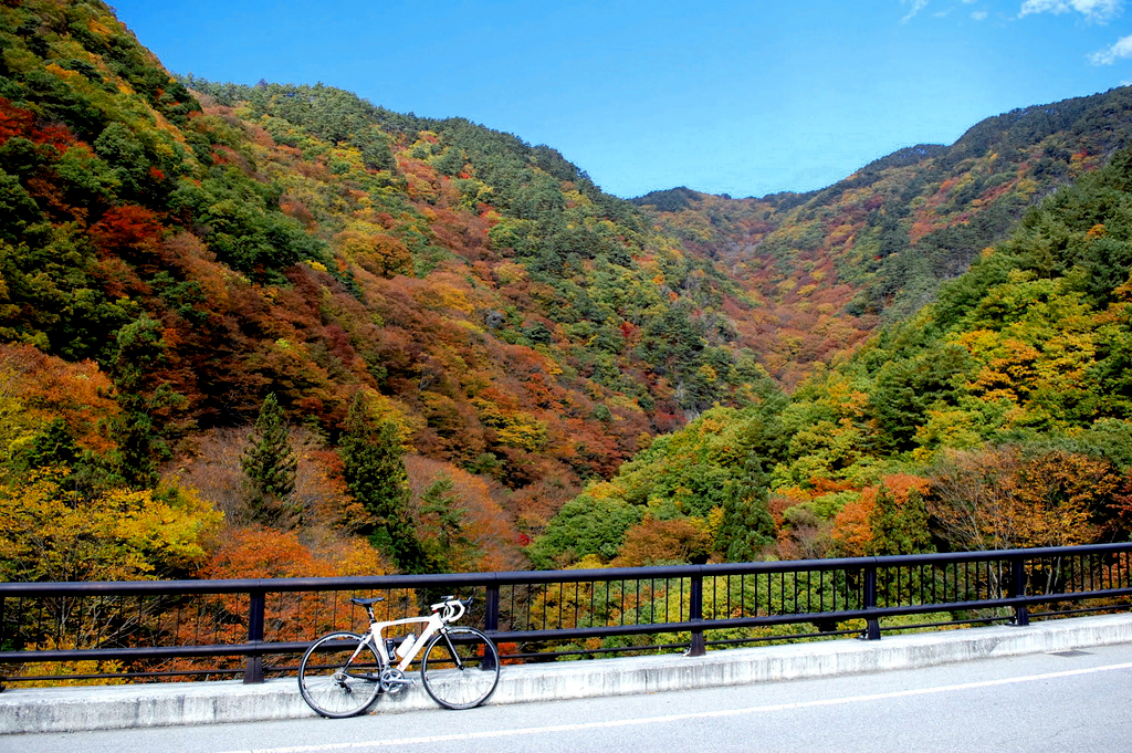 瑞牆岩塊の絶景と紅葉に感動 自転車百景 瑞牆岩塊の絶景と紅葉に感動 自転車百景