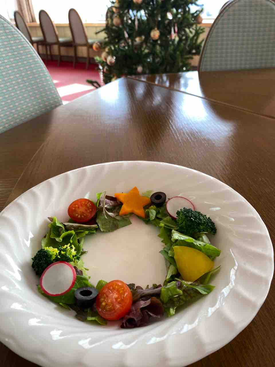 お皿の上にクリスマスの飾りを作ろう 佐藤病院 調理部便り