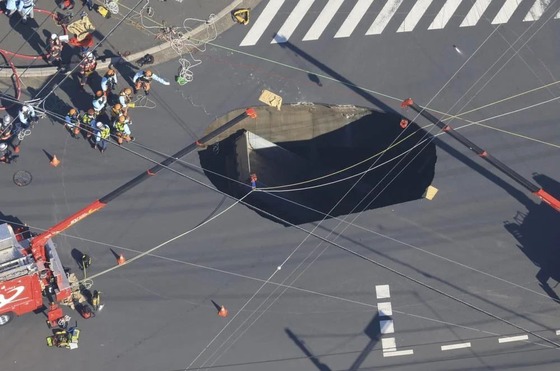 道路陥没