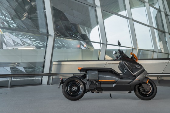 bmw-ce-side-view