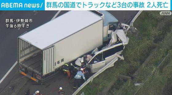 アルファードとトラックの事故