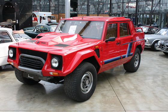 Lamborghini_LM002