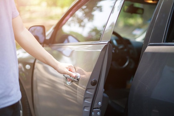 お前らの炎天下に駐車したｱﾂｱﾂの車に乗り込む対策何かしてる？？？