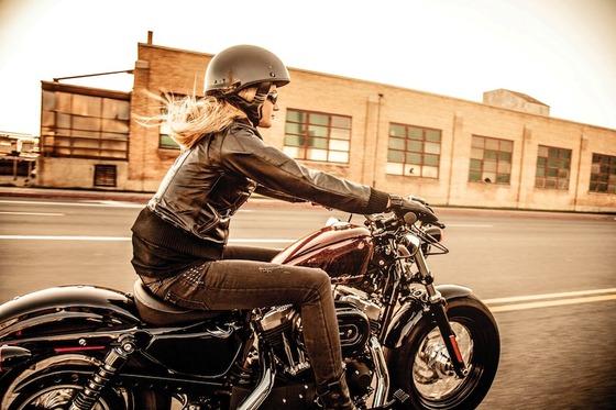 WomenMotorcycleRider