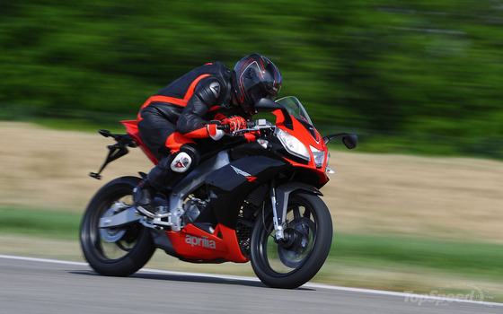 2012-aprilia-rs4-50-2_1600x0w