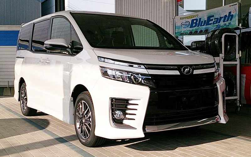 トヨタ 新型ヴォクシー「VOXY」 発売直前にフライングで展示車を激写!コメント