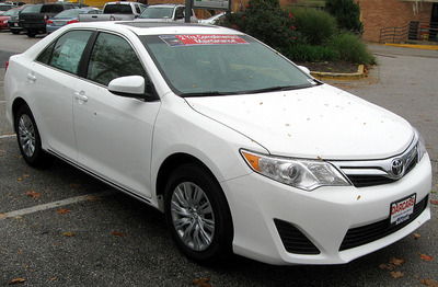 800px-2012_Toyota_Camry_LE_--_10-19-2011