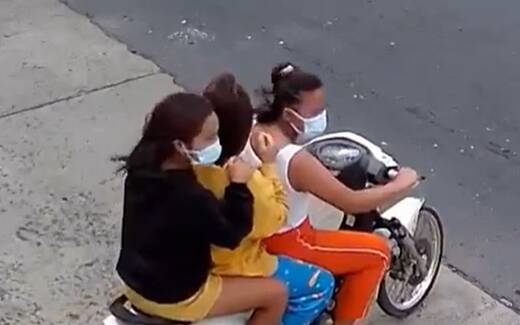 【動画】女さん三人がノーヘルでバイクに乗った結果ｗｗｗｗｗｗｗｗｗ