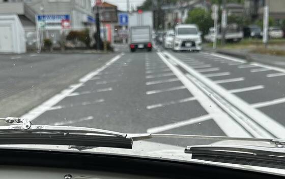 【画像】この場所で車が止まってる意味が分からないやつは免許返上