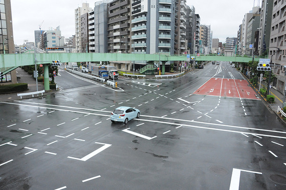 LUUPで都内初の死亡事故発生←なぜか同じ方向に走ってた車が「右折」したときに衝突のサムネイル