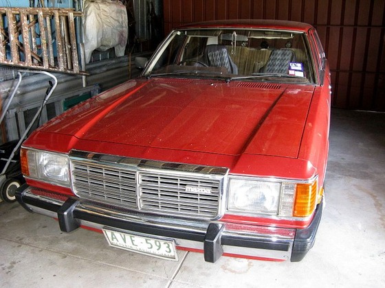1980_Mazda_929L_(LA4)_Deluxe_sedan_(2008-08-27)_01