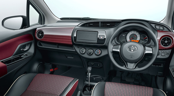 carlineup_vitz_interior_top_viewer_01_06