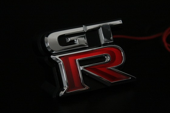 軽自動車に「GT-R」のエンブレム貼ってるやつがいたんだけどｗｗｗｗｗ