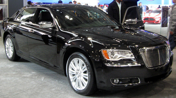 1024px-2011_Chrysler_300C_--_2011_DC