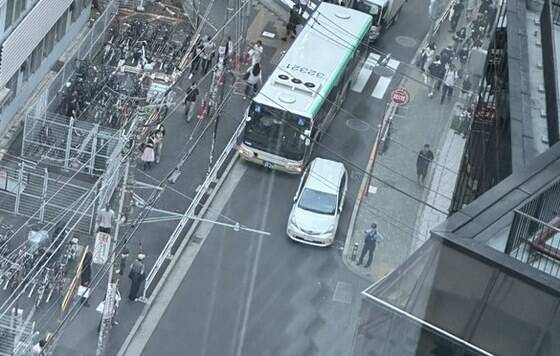 【悲報】渋谷で路駐プリウスのせいでバスが長時間通れず→バス会社「損害賠償請求等は検討しておりません」