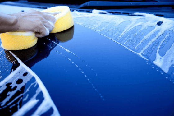 【動画】女さん、とんでもない物で車を洗うｗｗｗｗｗ