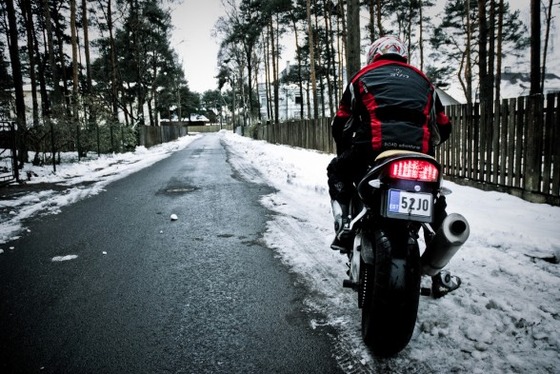 motorcycle-snow-storage-588x393